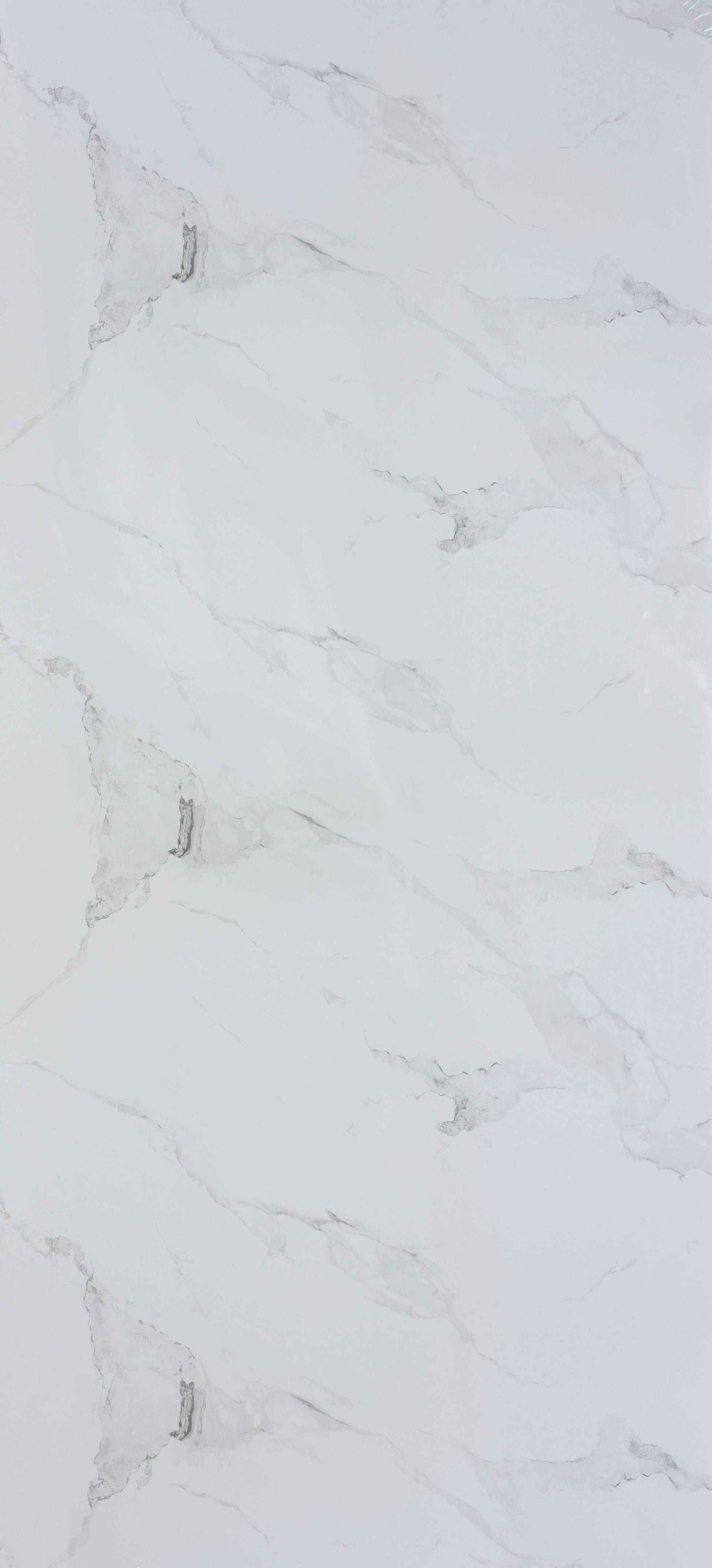 PVC panel Carrara White - mramor s bielym podkladom a jemným šedým žilkovaním, lesklý povrch